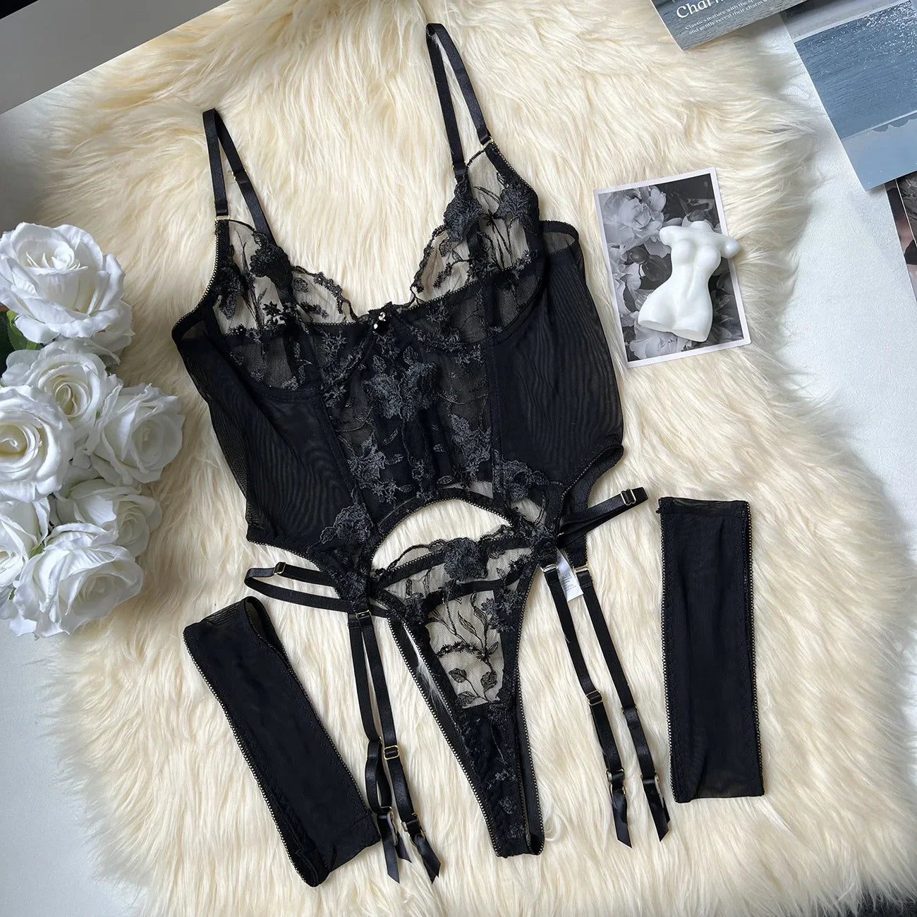 Toucheart Sexy Lingerie Embroidery Printing Bra Garters Set For Women Mesh See- Through Hollow Out Exotic Sexy Underwear Suit